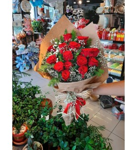 15 Gül Ve Yeşilliklerle Hazırlanmış Buket